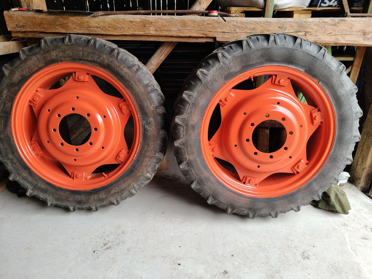 Kleber, Taurus 11.2 R32 (270/95 R32), 9.5 R48 - Rrota për Makineri bujqësore: foto 1 Kleber, Taurus 11.2 R32 (270/95 R32), 9.5 R48 - Rrota për Makineri bujqësore: foto 1