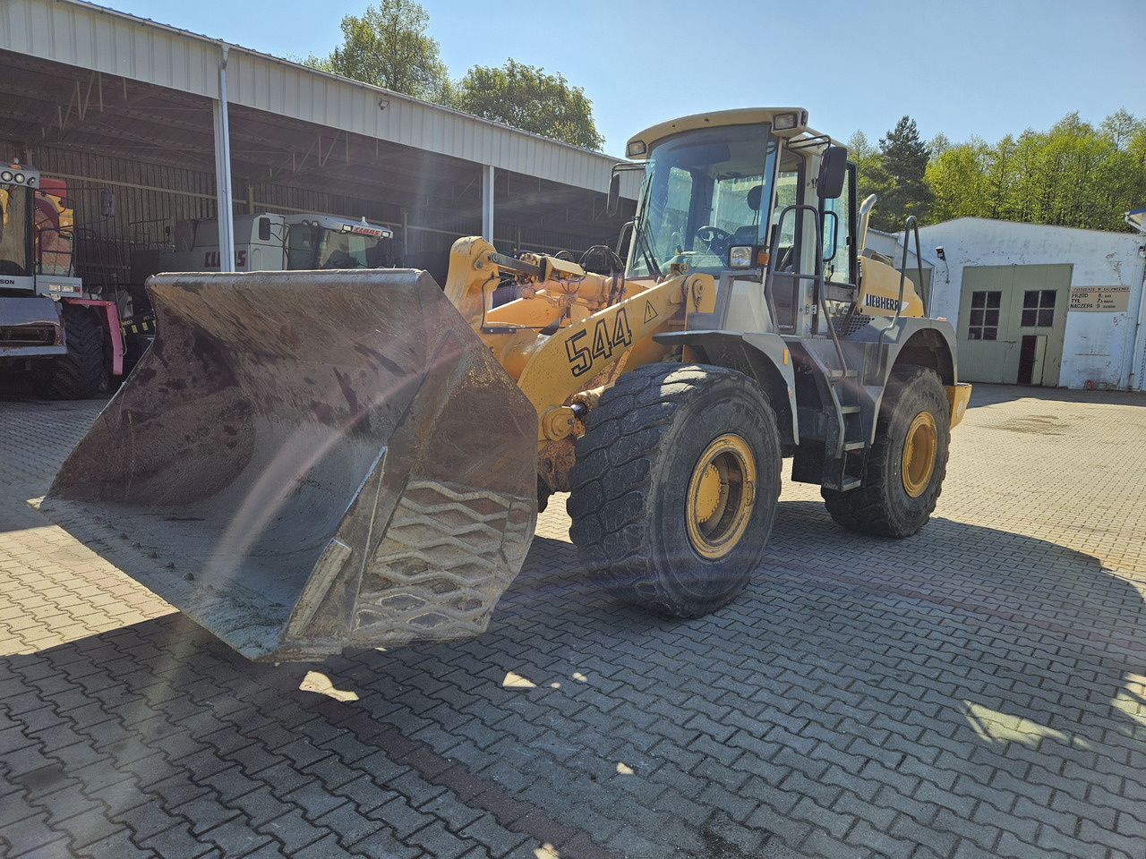 Liebherr L544 - Ngarkues i artikuluar: foto 4 Liebherr L544 - Ngarkues i artikuluar: foto 4