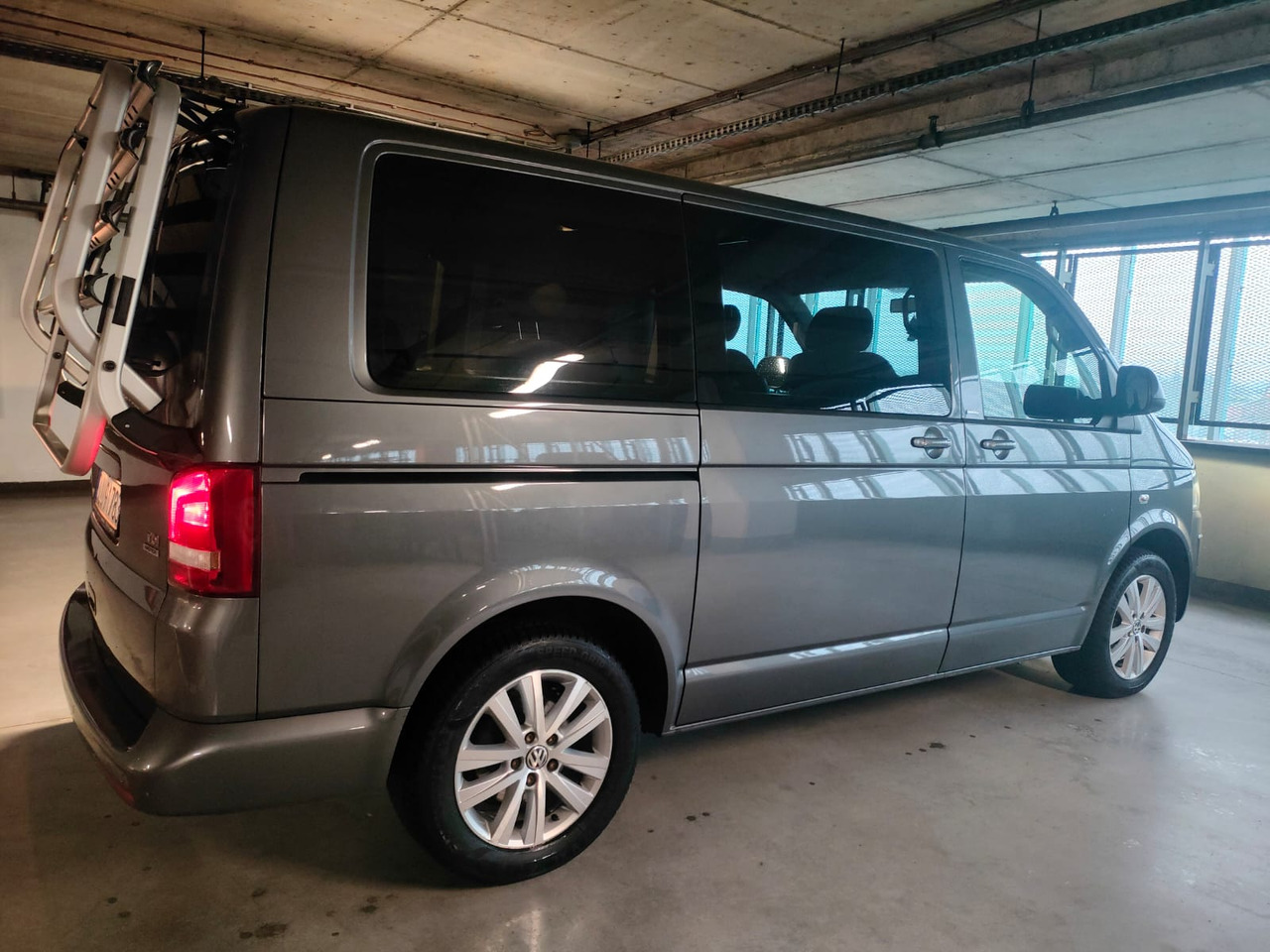 Volkswagen Multivan - Veturë: foto 4 Volkswagen Multivan - Veturë: foto 4