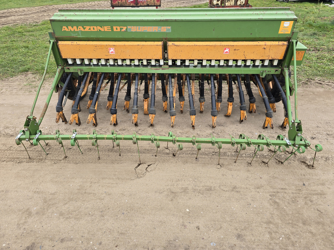 Amazone D7 SUPER-S Typ 30 - Makinë mbjellëse: foto 4 Amazone D7 SUPER-S Typ 30 - Makinë mbjellëse: foto 4