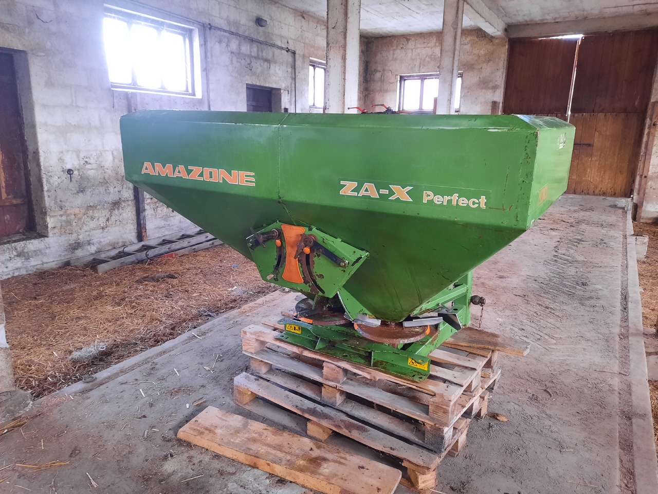 Amazone ZA-X Perfect 1200 - Shpërndarës plehu kimik: foto 3 Amazone ZA-X Perfect 1200 - Shpërndarës plehu kimik: foto 3