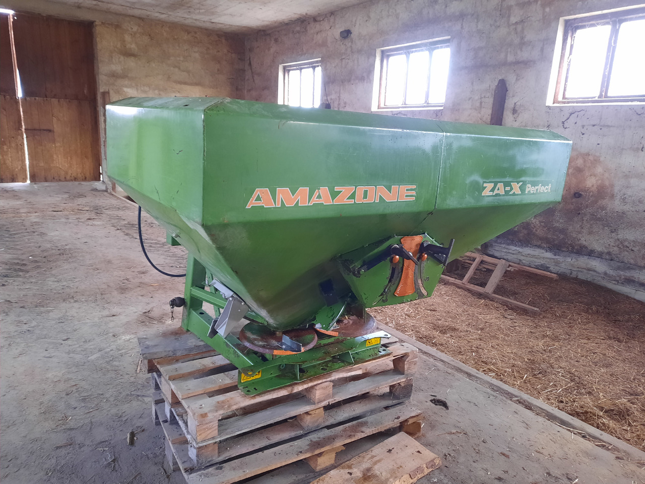 Amazone ZA-X Perfect 1200 - Shpërndarës plehu kimik: foto 4 Amazone ZA-X Perfect 1200 - Shpërndarës plehu kimik: foto 4
