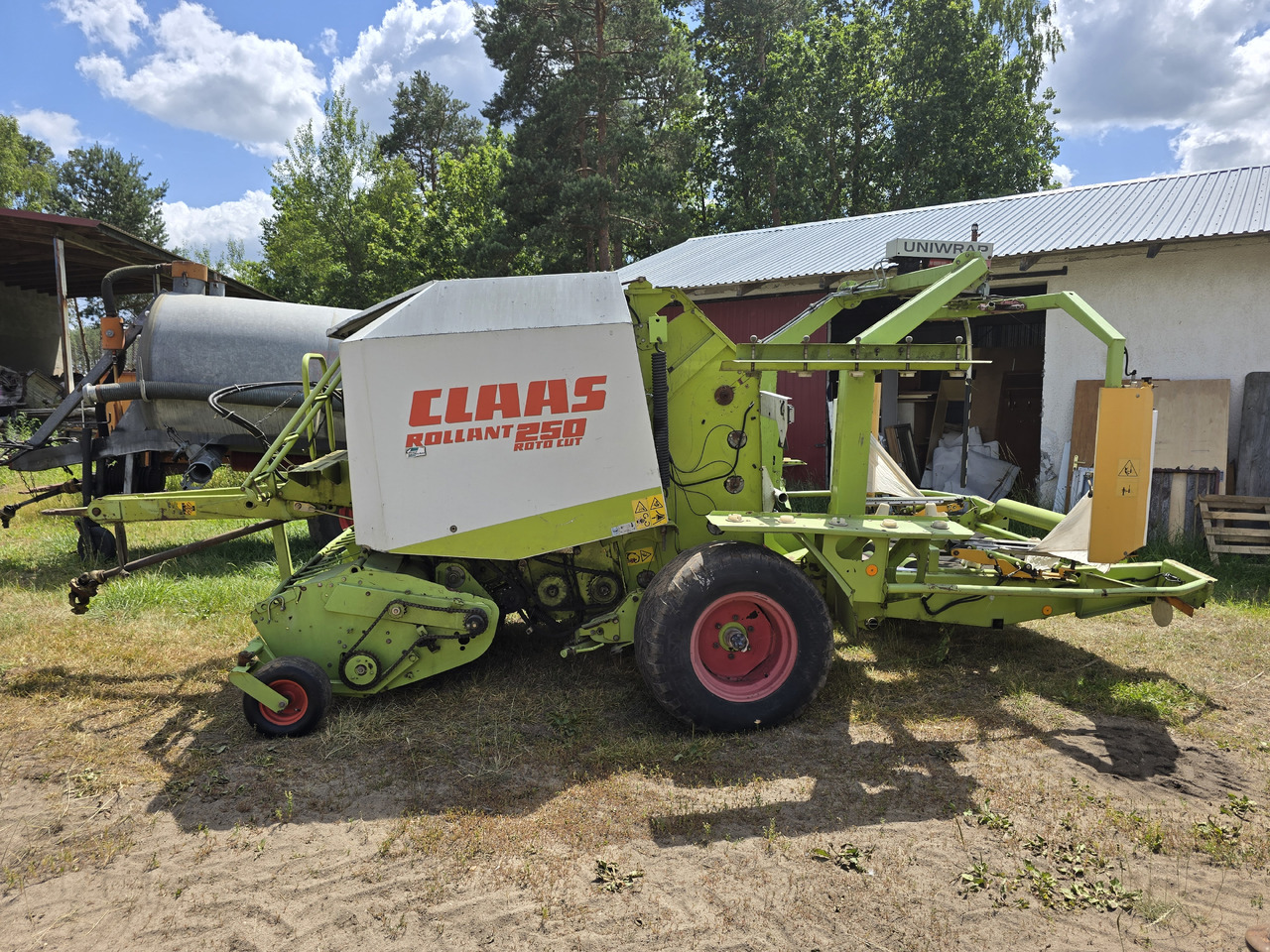 Claas ROLLANT 250 Roto Cut - Dengmbledhëse e rrumbullakët: foto 2 Claas ROLLANT 250 Roto Cut - Dengmbledhëse e rrumbullakët: foto 2