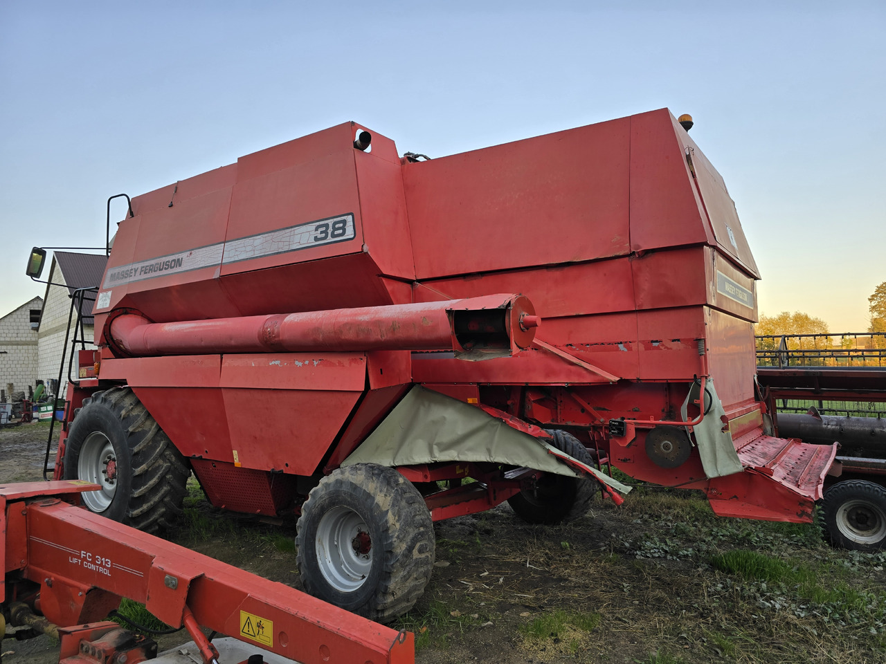 Massey-ferguson 38 - Autokombajnë: foto 5 Massey-ferguson 38 - Autokombajnë: foto 5