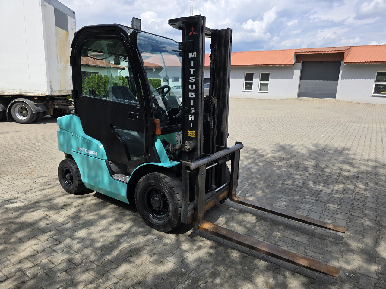 Mitsubishi FD25N - Pirun më naftë: foto 2 Mitsubishi FD25N - Pirun më naftë: foto 2