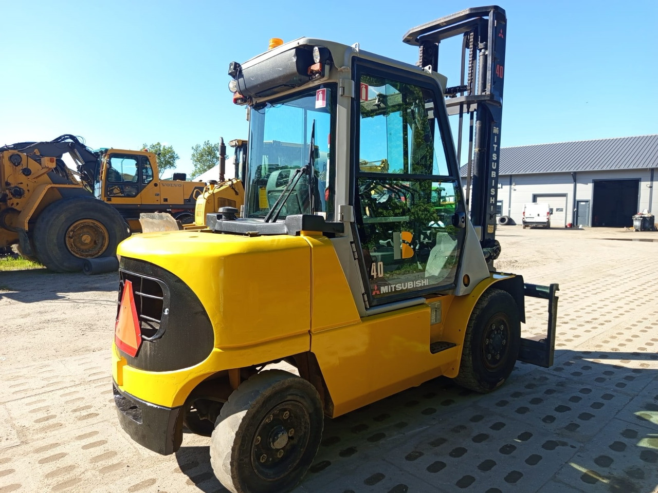 Mitsubishi FD40K - Pirun më naftë: foto 5 Mitsubishi FD40K - Pirun më naftë: foto 5