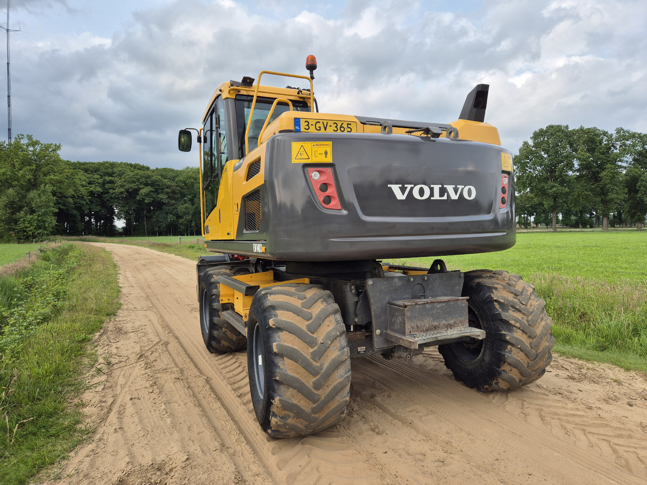 VOLVO EW 140 D - Ekskavator me goma: foto 3 VOLVO EW 140 D - Ekskavator me goma: foto 3