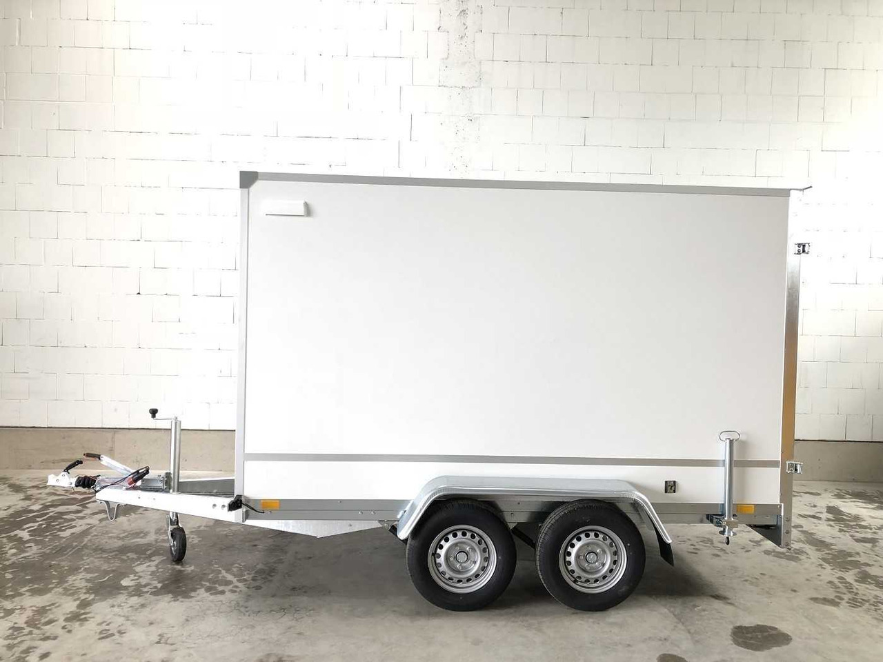 BLYSS F2030HTD Kofferanhänger - Rimorkio me vagonetë të mbyllur: foto 2 BLYSS F2030HTD Kofferanhänger - Rimorkio me vagonetë të mbyllur: foto 2
