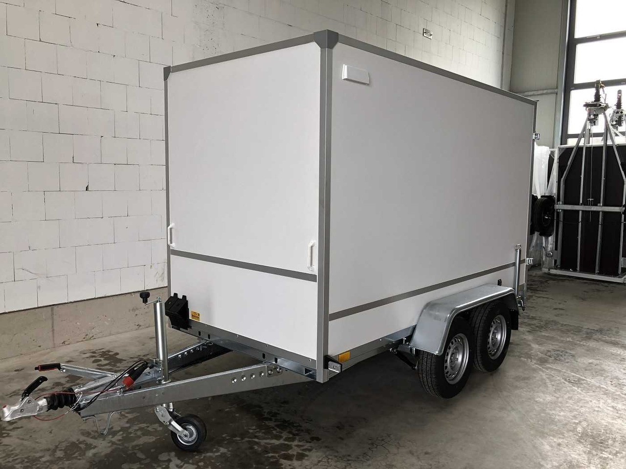 BLYSS F2030HTD Kofferanhänger - Rimorkio me vagonetë të mbyllur: foto 5 BLYSS F2030HTD Kofferanhänger - Rimorkio me vagonetë të mbyllur: foto 5