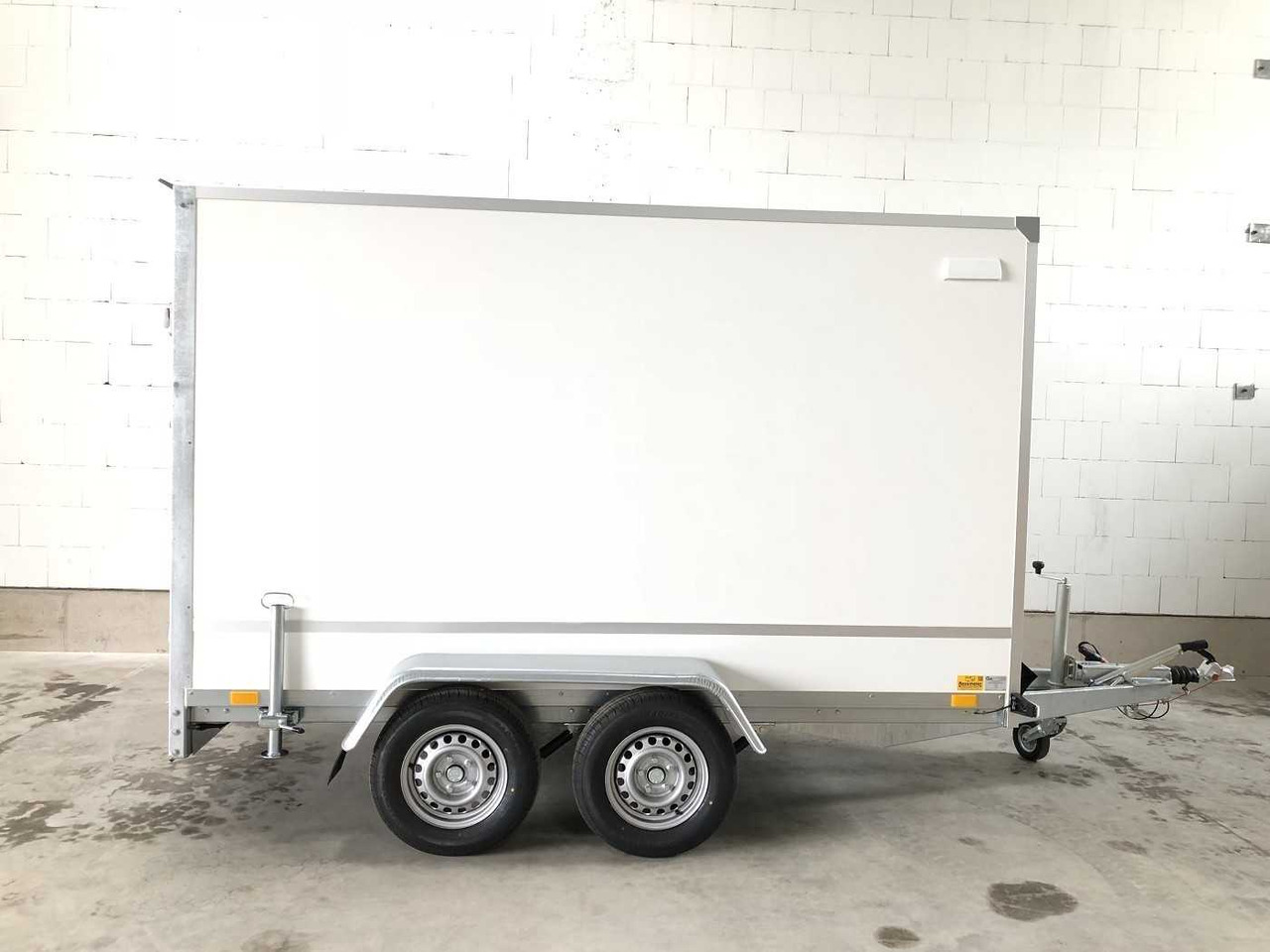 BLYSS F2730HTD Rampe Kofferanhänger - Rimorkio me vagonetë të mbyllur: foto 3 BLYSS F2730HTD Rampe Kofferanhänger - Rimorkio me vagonetë të mbyllur: foto 3