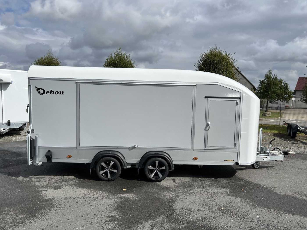 CHEVAL LIBERTE DEBON C1000 Roadster ALF Autotransporter geschlossen - Rimorkio autotransportuese: foto 2 CHEVAL LIBERTE DEBON C1000 Roadster ALF Autotransporter geschlossen - Rimorkio autotransportuese: foto 2