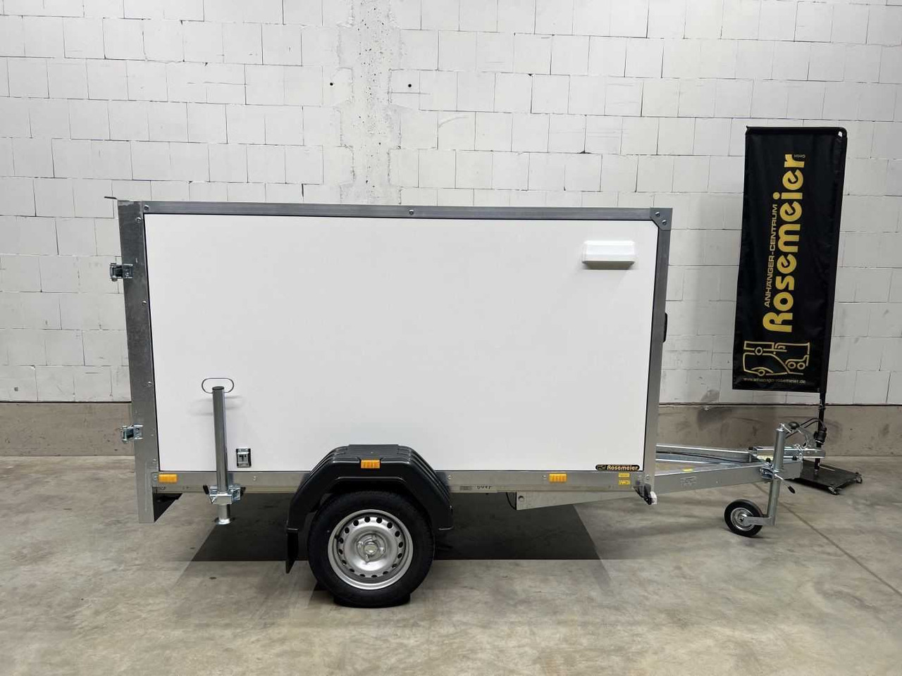 CHEVAL LIBERTE DEBON C220 Roadster Kofferanhänger - Rimorkio me vagonetë të mbyllur: foto 2 CHEVAL LIBERTE DEBON C220 Roadster Kofferanhänger - Rimorkio me vagonetë të mbyllur: foto 2