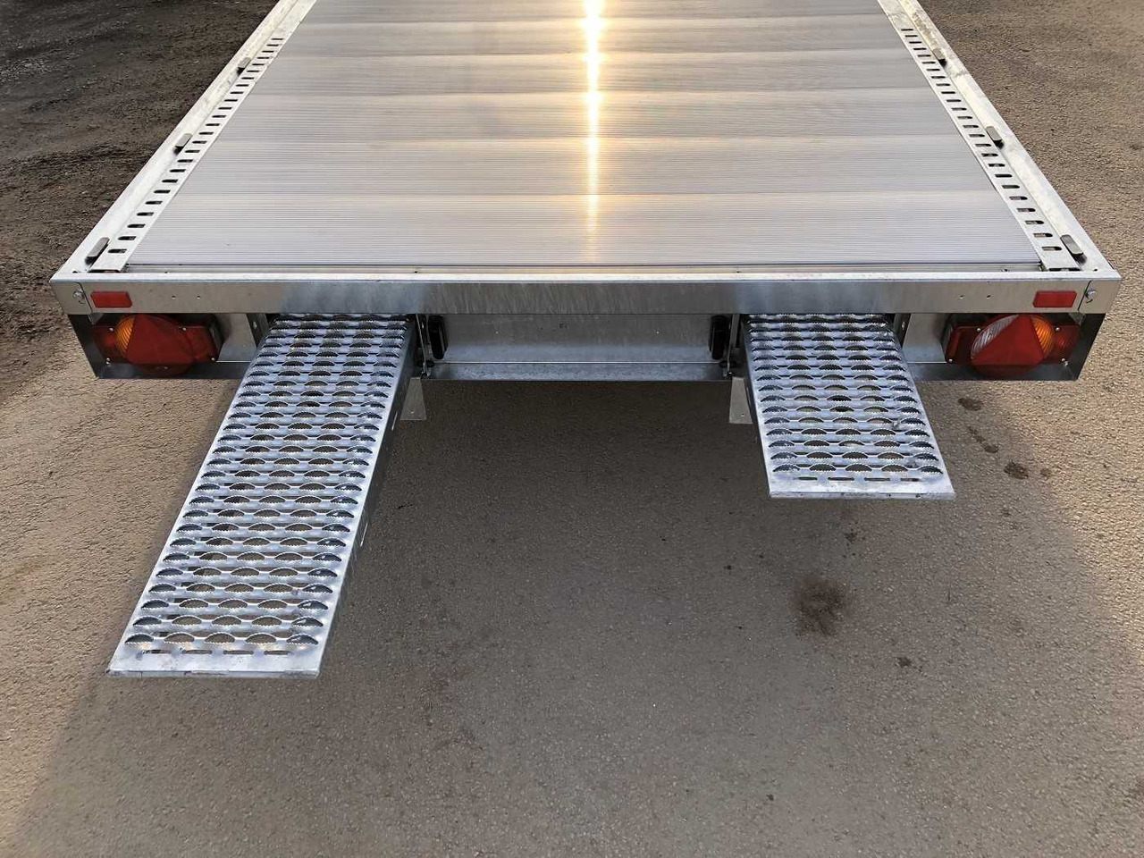 HUMBAUR Universal 3500 Aluboden Universaltransporter - Rimorkio autotransportuese: foto 5 HUMBAUR Universal 3500 Aluboden Universaltransporter - Rimorkio autotransportuese: foto 5