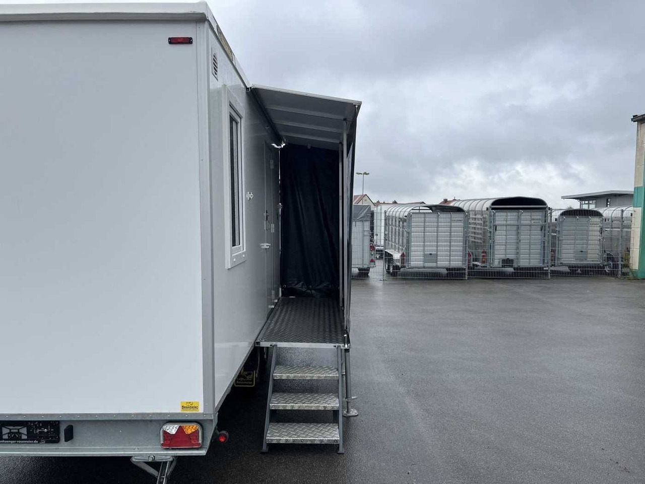 Mannschaftswagen 570 Individua Mannschaftswagen - Kontejner ndërtimi, Rimorkio: foto 5 Mannschaftswagen 570 Individua Mannschaftswagen - Kontejner ndërtimi, Rimorkio: foto 5