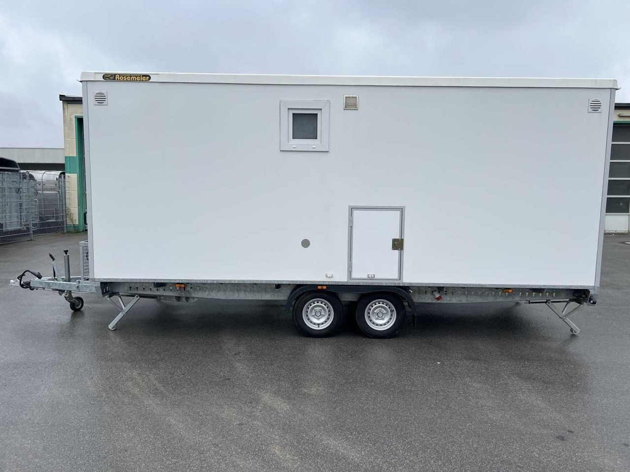 Mannschaftswagen 570 Individua Mannschaftswagen - Kontejner ndërtimi, Rimorkio: foto 4 Mannschaftswagen 570 Individua Mannschaftswagen - Kontejner ndërtimi, Rimorkio: foto 4