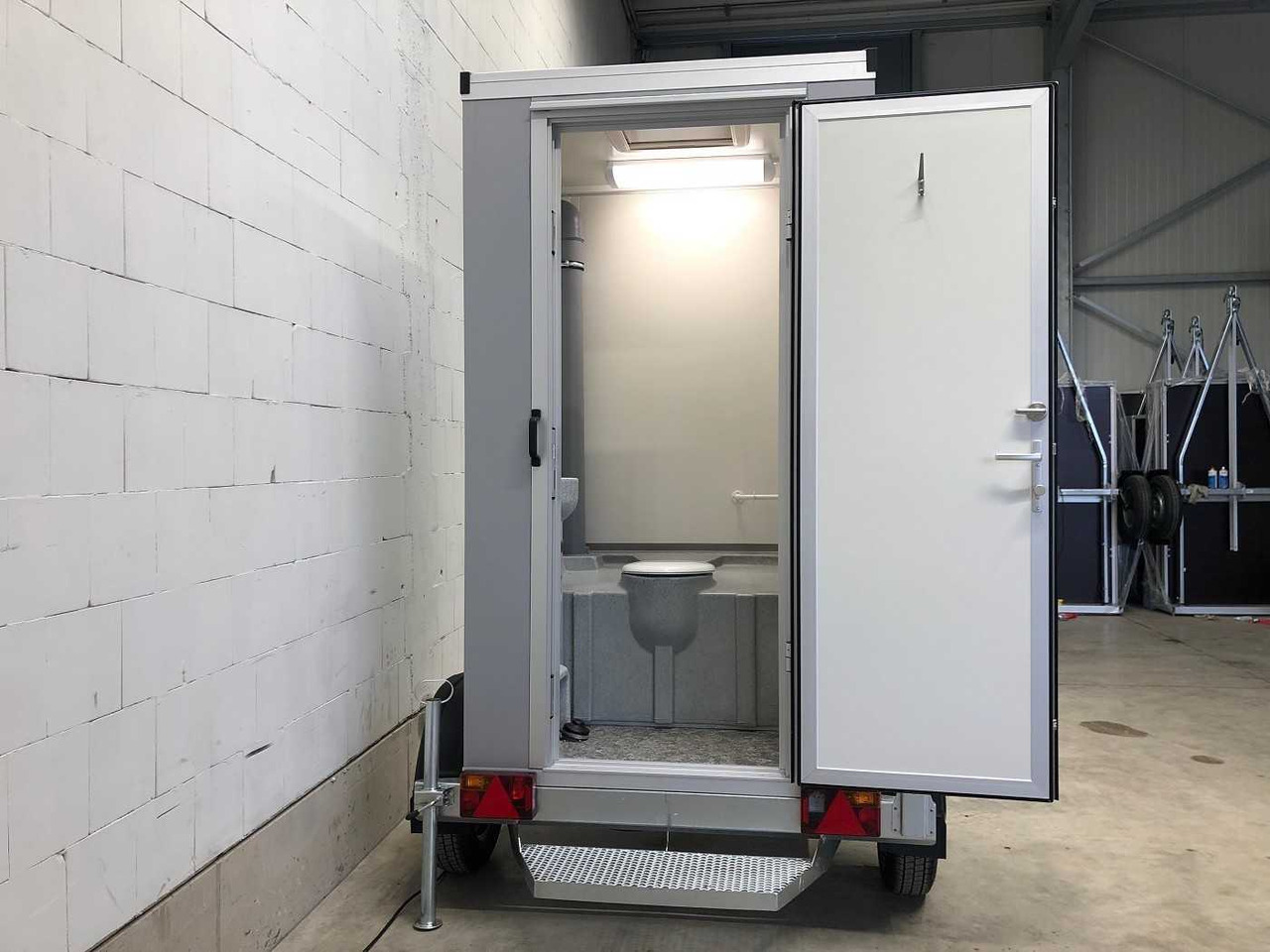 ROSEMEIER VE Baustellentoilette Comfort TU Toilettenanhänger - Kontejner ndërtimi, Rimorkio: foto 1 ROSEMEIER VE Baustellentoilette Comfort TU Toilettenanhänger - Kontejner ndërtimi, Rimorkio: foto 1