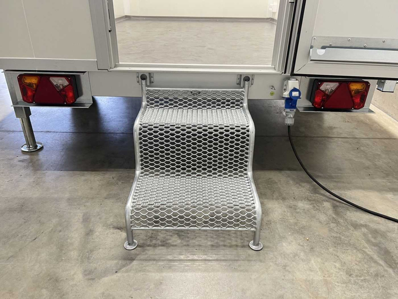 Rimorkio shpërndarëse i ri ROSEMEIER VE Kassenhäuschen TK C 08.25 Verkaufsanhänger: foto 7 Rimorkio shpërndarëse i ri ROSEMEIER VE Kassenhäuschen TK C 08.25 Verkaufsanhänger: foto 7