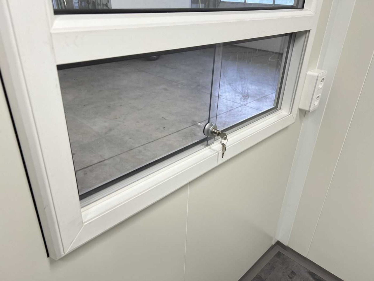 Rimorkio shpërndarëse i ri ROSEMEIER VE Kassenhäuschen TK C 08.25 Verkaufsanhänger: foto 9 Rimorkio shpërndarëse i ri ROSEMEIER VE Kassenhäuschen TK C 08.25 Verkaufsanhänger: foto 9