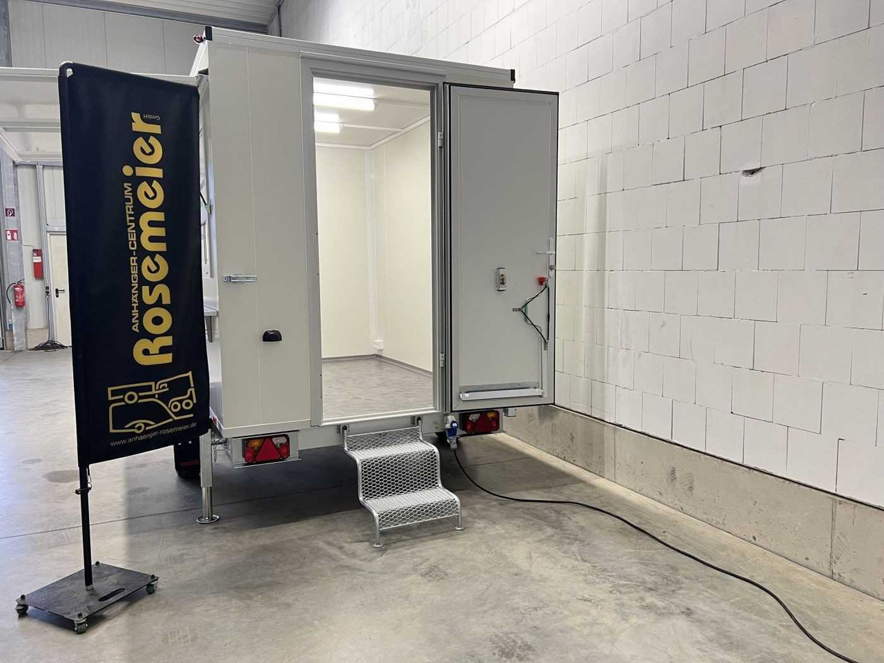 ROSEMEIER VE Kassenhäuschen TK C 08.25 Verkaufsanhänger - Rimorkio shpërndarëse: foto 5 ROSEMEIER VE Kassenhäuschen TK C 08.25 Verkaufsanhänger - Rimorkio shpërndarëse: foto 5