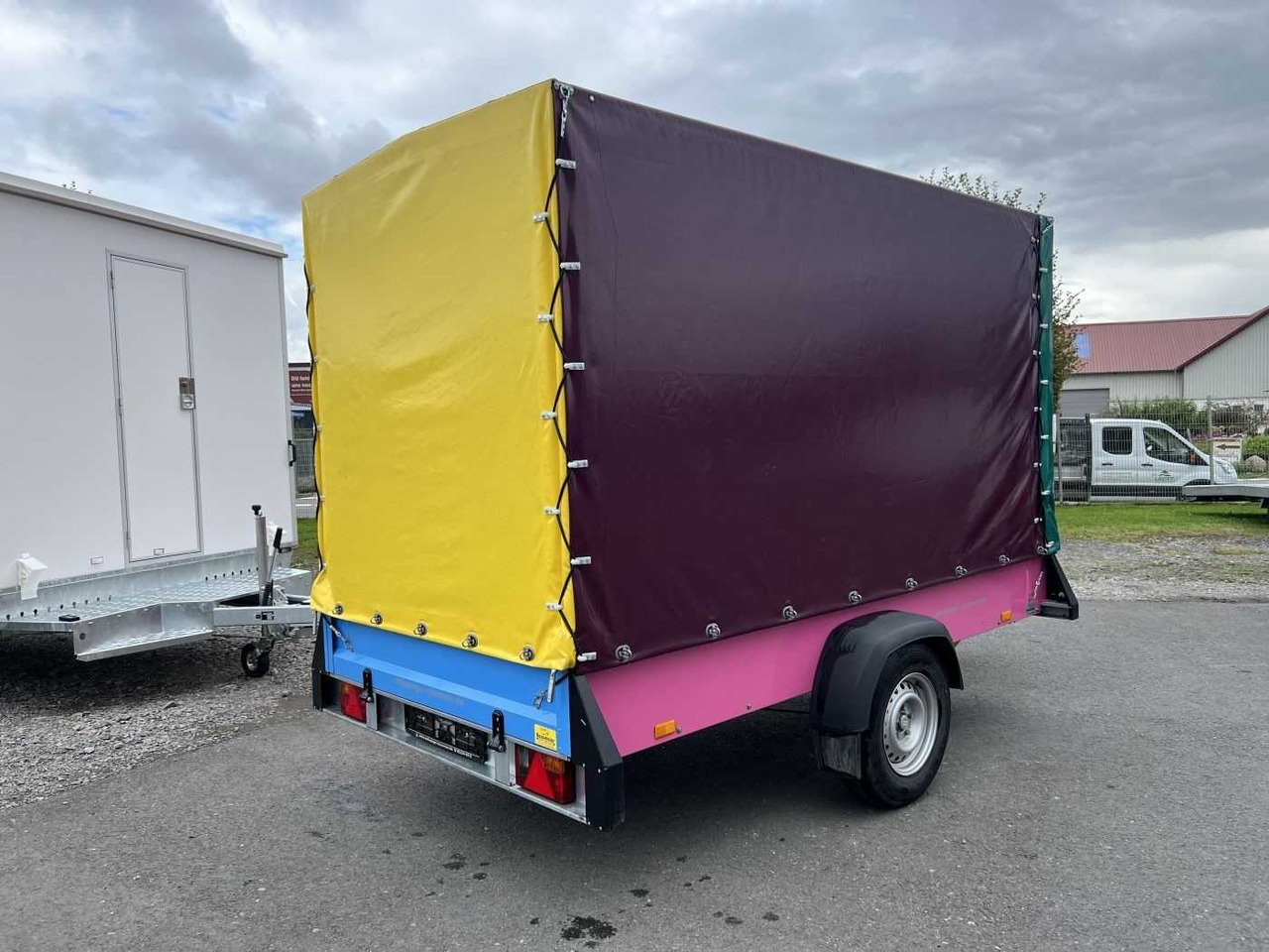 ROSEMEIER VE Spectrum C 13.30 mit Plane Kastenanhänger gebrem - Rimorkio makine: foto 2 ROSEMEIER VE Spectrum C 13.30 mit Plane Kastenanhänger gebrem - Rimorkio makine: foto 2