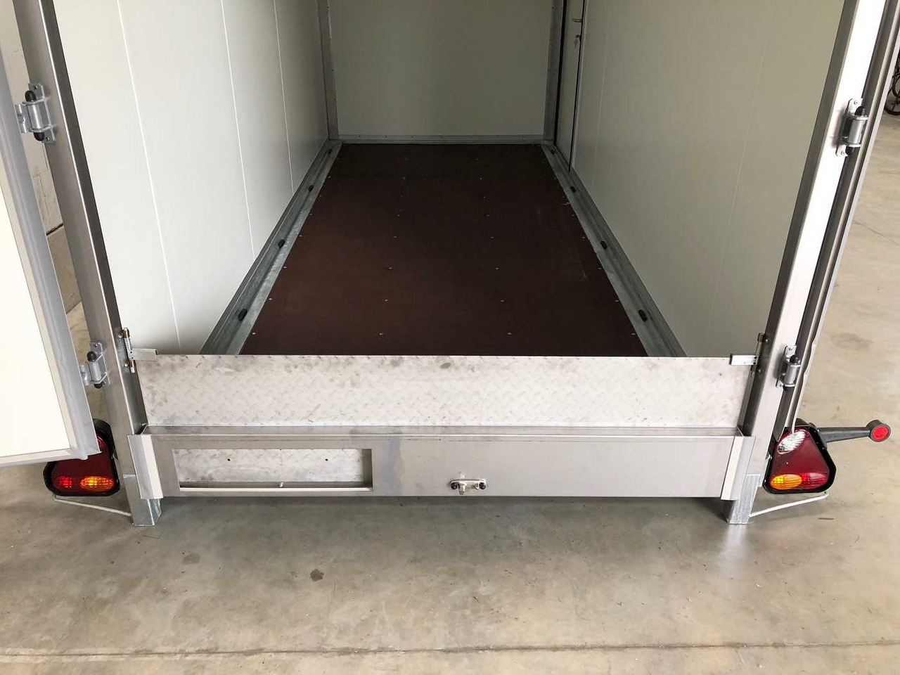 Rimorkio me vagonetë të mbyllur i ri VEZEKO Husky FB K 35.40 Abs Tür Kofferanhänger: foto 13