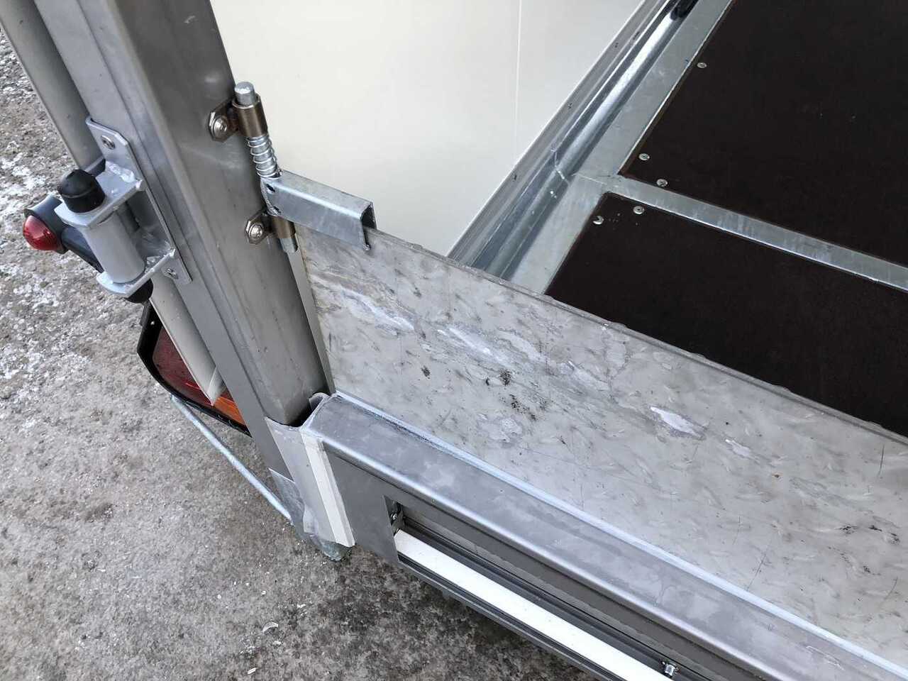 Rimorkio me vagonetë të mbyllur i ri VEZEKO Husky FB K 35.40 EP Tür Kofferanhänger: foto 8