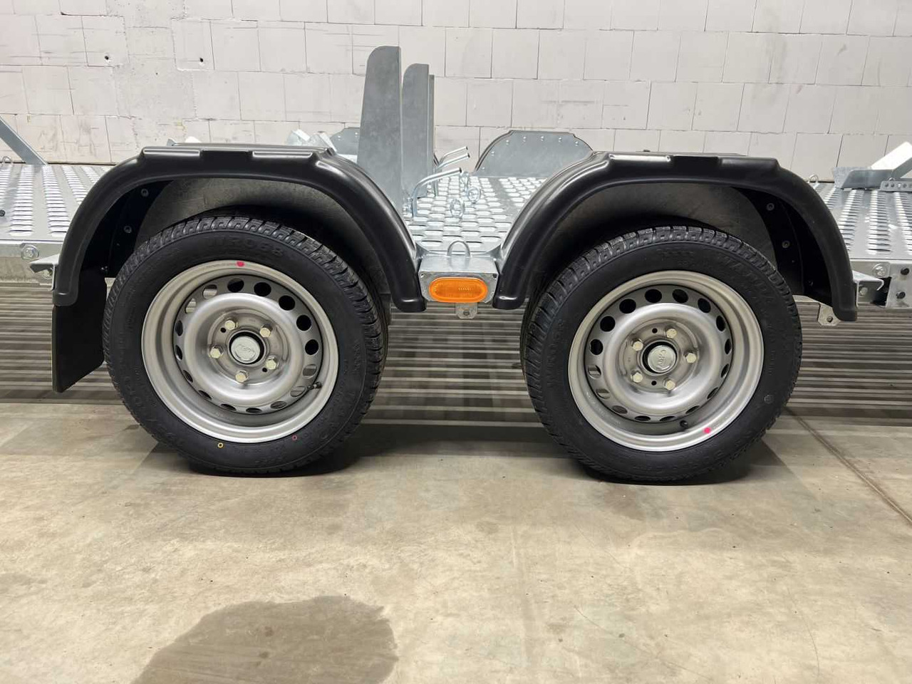 Rimorkio për motoçikleta VEZEKO Motovan D 27+Box Motorradanhänger: foto 15