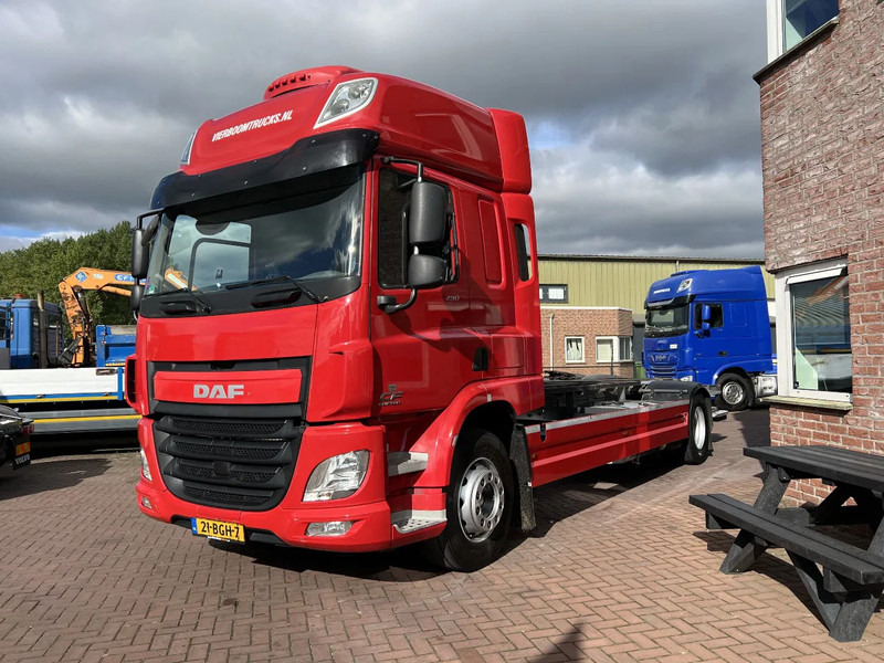 DAF CF 290 4X2 EURO6 SPACECAB RENOVA / VANGMUIL / LAADKLEP / TOP STAAT - Transportjer kontejnerësh/ Kamion me karroceri të çmontueshme: foto 2 DAF CF 290 4X2 EURO6 SPACECAB RENOVA / VANGMUIL / LAADKLEP / TOP STAAT - Transportjer kontejnerësh/ Kamion me karroceri të çmontueshme: foto 2