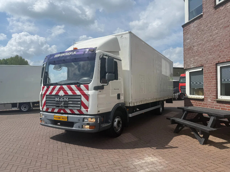 MAN TGL 12.210 TGL 12.210 4X2 Koffer mit Ladebordwand / Schaltgetriebe / EURO3 /Klima - Kamion vagonetë: foto 2 MAN TGL 12.210 TGL 12.210 4X2 Koffer mit Ladebordwand / Schaltgetriebe / EURO3 /Klima - Kamion vagonetë: foto 2