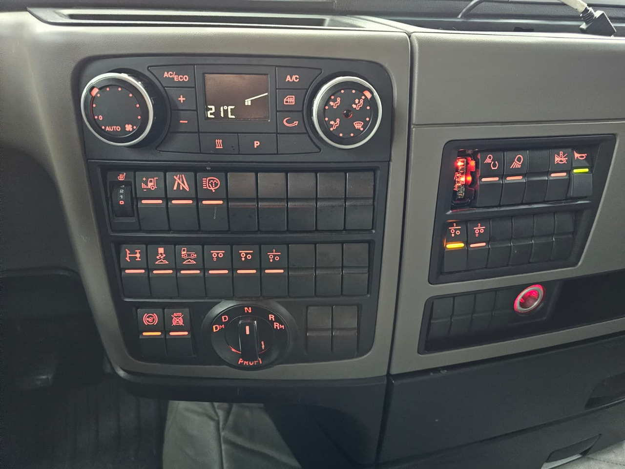 Gjysmë-kamion MAN TGX 24.500: foto 18