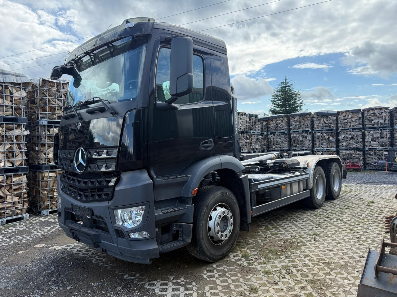 Mercedes-Benz Arocs 5 2648 Meiller Hakenlift 21-60 neuwertig - Kamion vetëngarkues: foto 1 Mercedes-Benz Arocs 5 2648 Meiller Hakenlift 21-60 neuwertig - Kamion vetëngarkues: foto 1