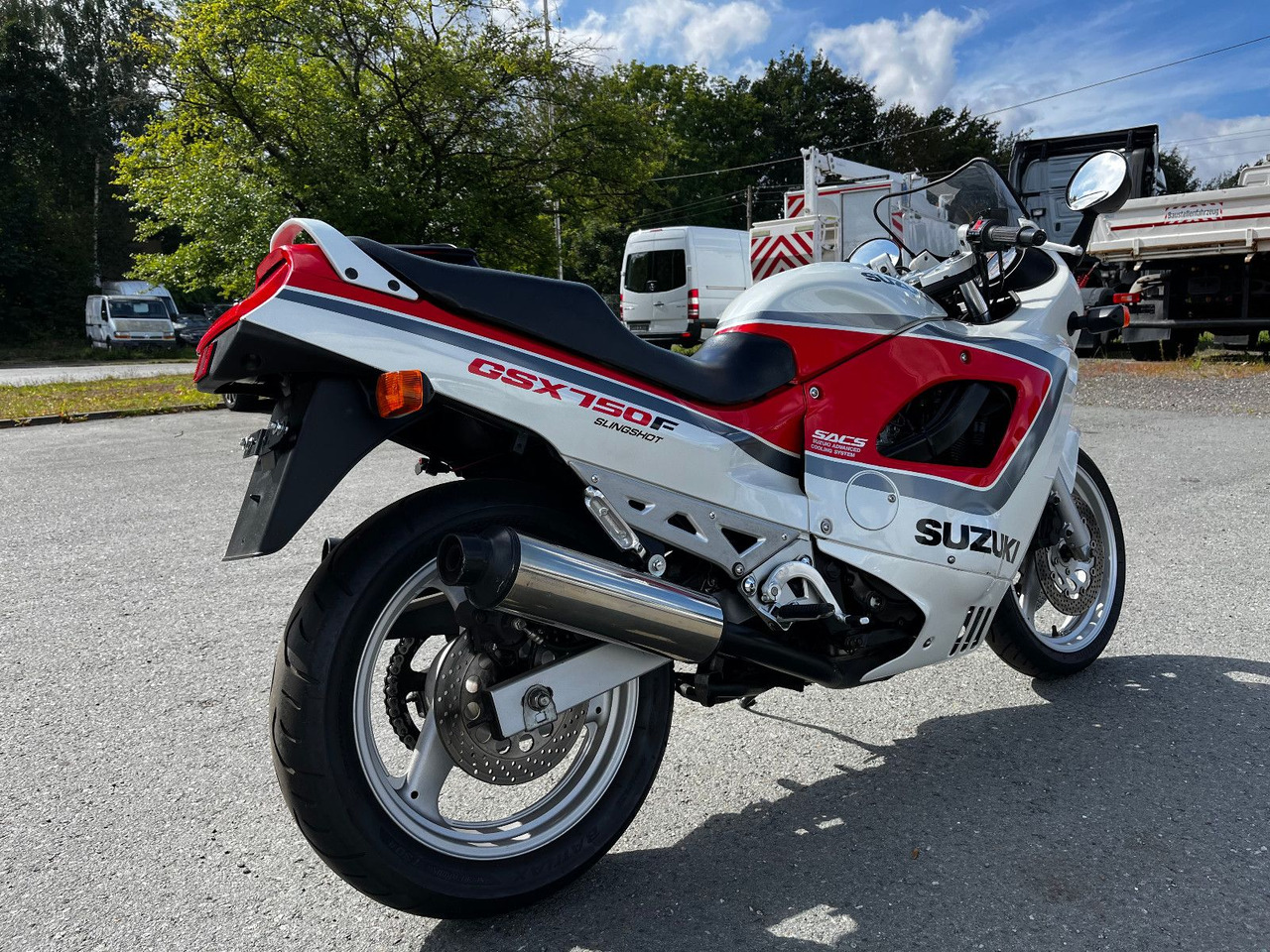 Suzuki GSX 750 - Motoçikleta: foto 5 Suzuki GSX 750 - Motoçikleta: foto 5