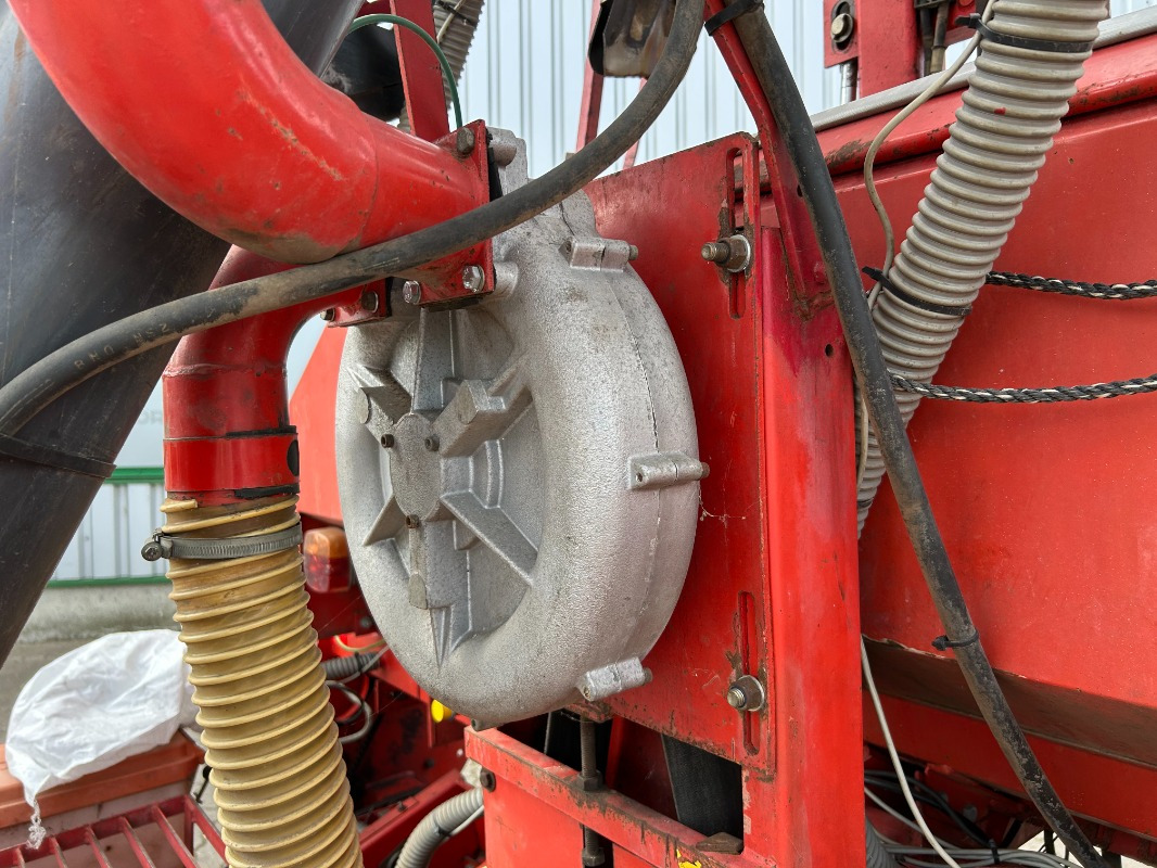 Becker Aeromat 6 - Mbjellëse në radhë: foto 3 Becker Aeromat 6 - Mbjellëse në radhë: foto 3