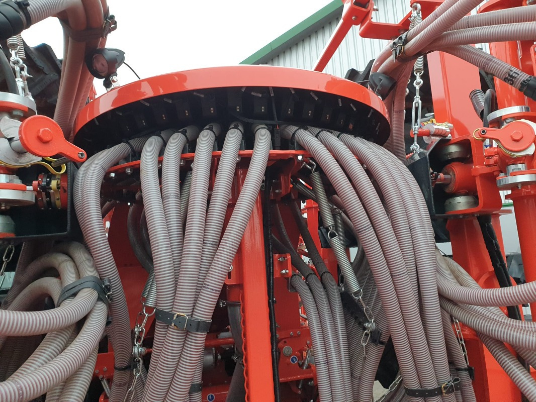 Kuhn ESPRO6000 - Mbjellëse në radhë: foto 4 Kuhn ESPRO6000 - Mbjellëse në radhë: foto 4