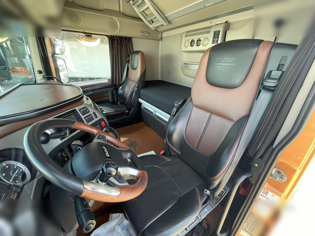 DAF XF530 - Gjysmë-kamion: foto 5 DAF XF530 - Gjysmë-kamion: foto 5