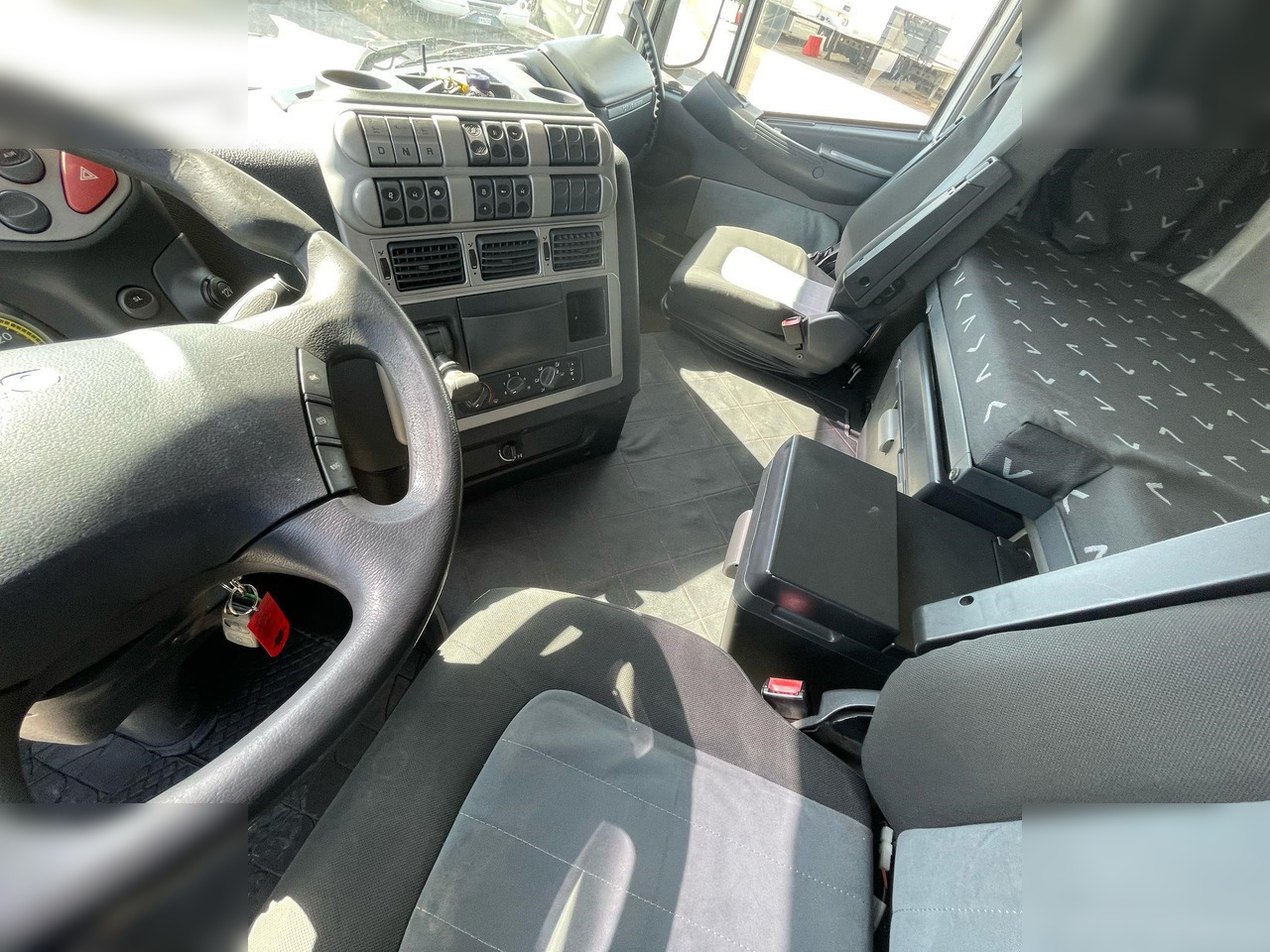 IVECO ECOSTRALIS 500 - Gjysmë-kamion: foto 5 IVECO ECOSTRALIS 500 - Gjysmë-kamion: foto 5