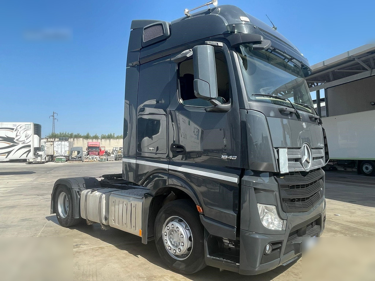 MERCEDES-BENZ ACTROS 1848 - Gjysmë-kamion: foto 2 MERCEDES-BENZ ACTROS 1848 - Gjysmë-kamion: foto 2