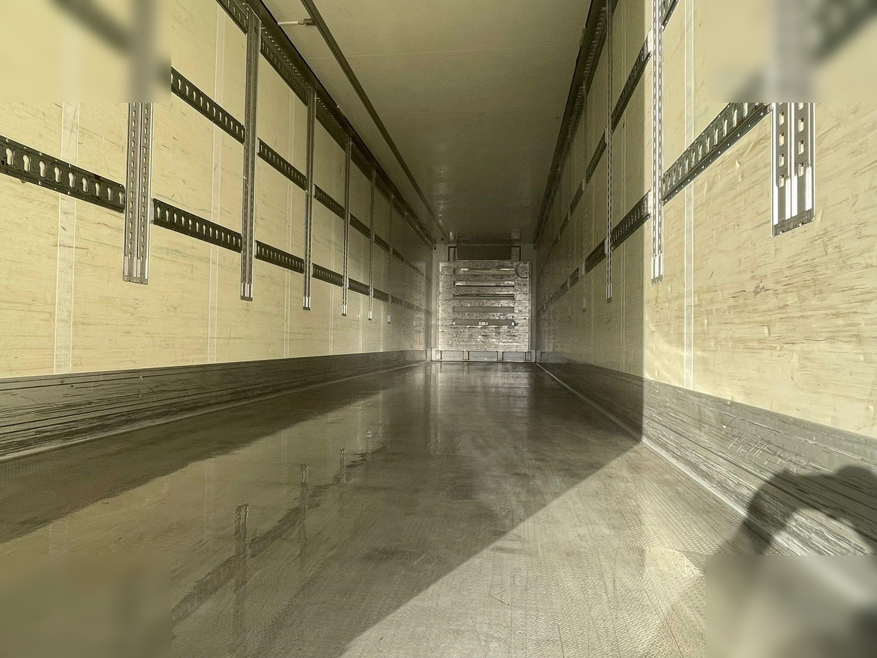 SCHMITZ CARGOBULL - Gjysmë rimorkio frigorifer: foto 3 SCHMITZ CARGOBULL - Gjysmë rimorkio frigorifer: foto 3