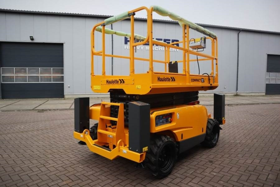 Haulotte Compact 12DX Valid Inspection, *Guarantee! Diesel, - Ngritës gërshërë: foto 2 Haulotte Compact 12DX Valid Inspection, *Guarantee! Diesel, - Ngritës gërshërë: foto 2