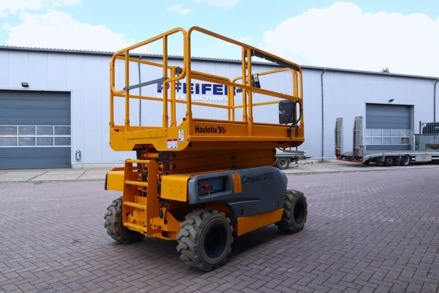 Haulotte Compact 12RTE Electric, 12m Working Height, 450kg - Ngritës gërshërë: foto 2 Haulotte Compact 12RTE Electric, 12m Working Height, 450kg - Ngritës gërshërë: foto 2