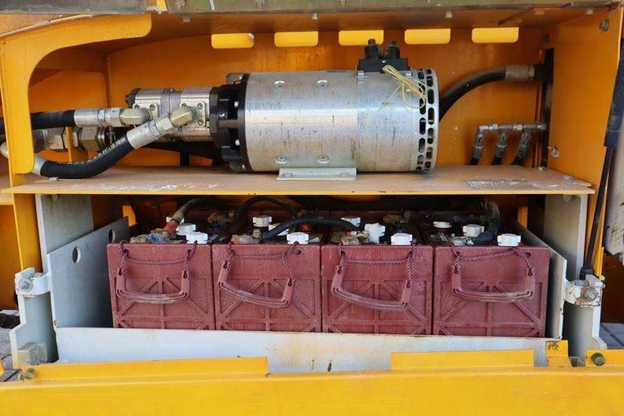 Haulotte Compact 12RTE Electric, 12m Working Height, 450kg - Ngritës gërshërë: foto 4 Haulotte Compact 12RTE Electric, 12m Working Height, 450kg - Ngritës gërshërë: foto 4