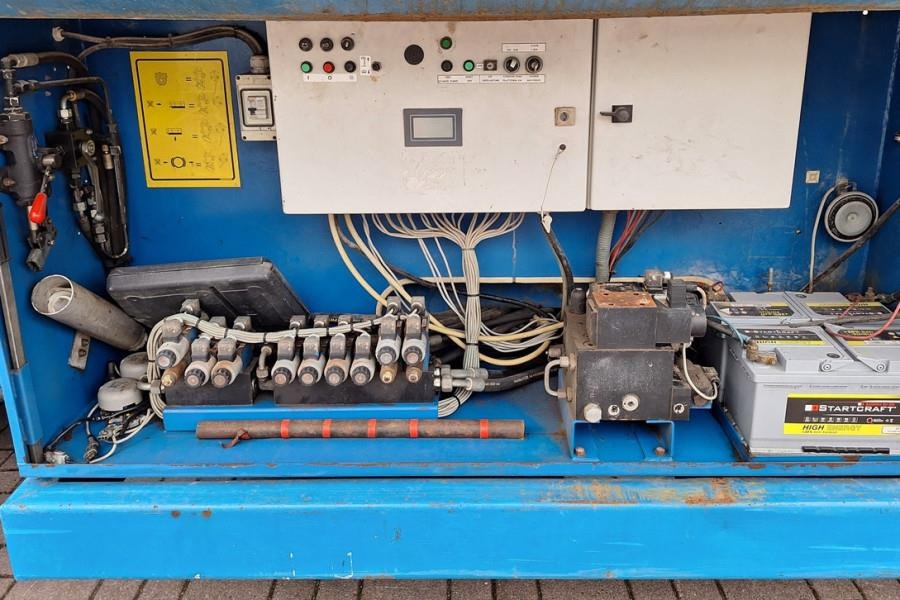 Holland Lift Megastar G320DL30 4WDS/N Diesel, 4x4x4 Drive, 34m - Ngritës gërshërë: foto 5 Holland Lift Megastar G320DL30 4WDS/N Diesel, 4x4x4 Drive, 34m - Ngritës gërshërë: foto 5