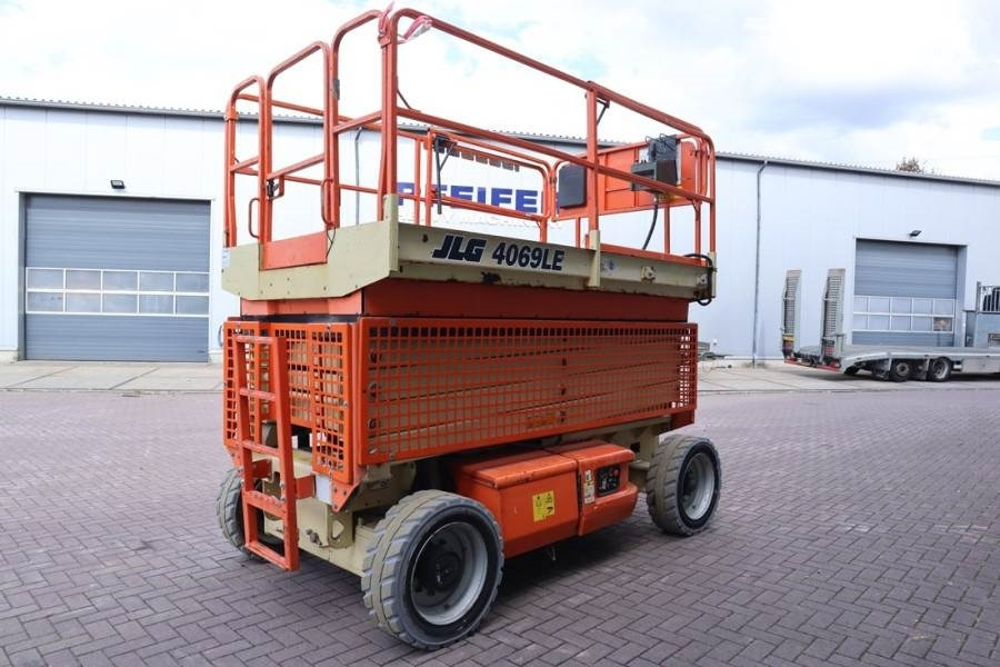 JLG M4069 Hybrid, 14.2m Working Height, 360kg Capacity - Ngritës gërshërë: foto 2 JLG M4069 Hybrid, 14.2m Working Height, 360kg Capacity - Ngritës gërshërë: foto 2