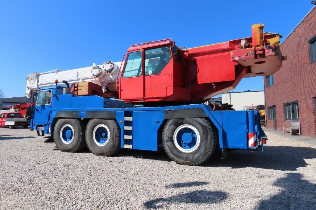 Liebherr LTM 1050-1 - Vinç për të gjitha terrenet: foto 4 Liebherr LTM 1050-1 - Vinç për të gjitha terrenet: foto 4