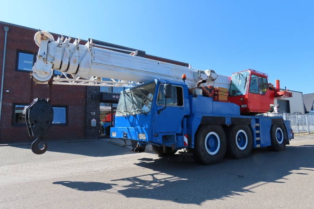 Liebherr LTM 1050-1 - Vinç për të gjitha terrenet: foto 1 Liebherr LTM 1050-1 - Vinç për të gjitha terrenet: foto 1