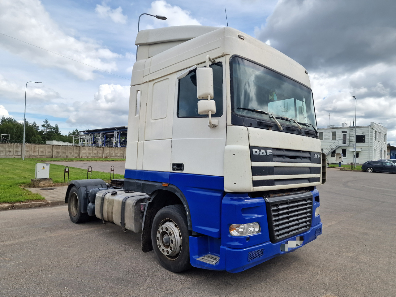 DAF 95.430 XF Euro2 manual - Gjysmë-kamion: foto 1 DAF 95.430 XF Euro2 manual - Gjysmë-kamion: foto 1