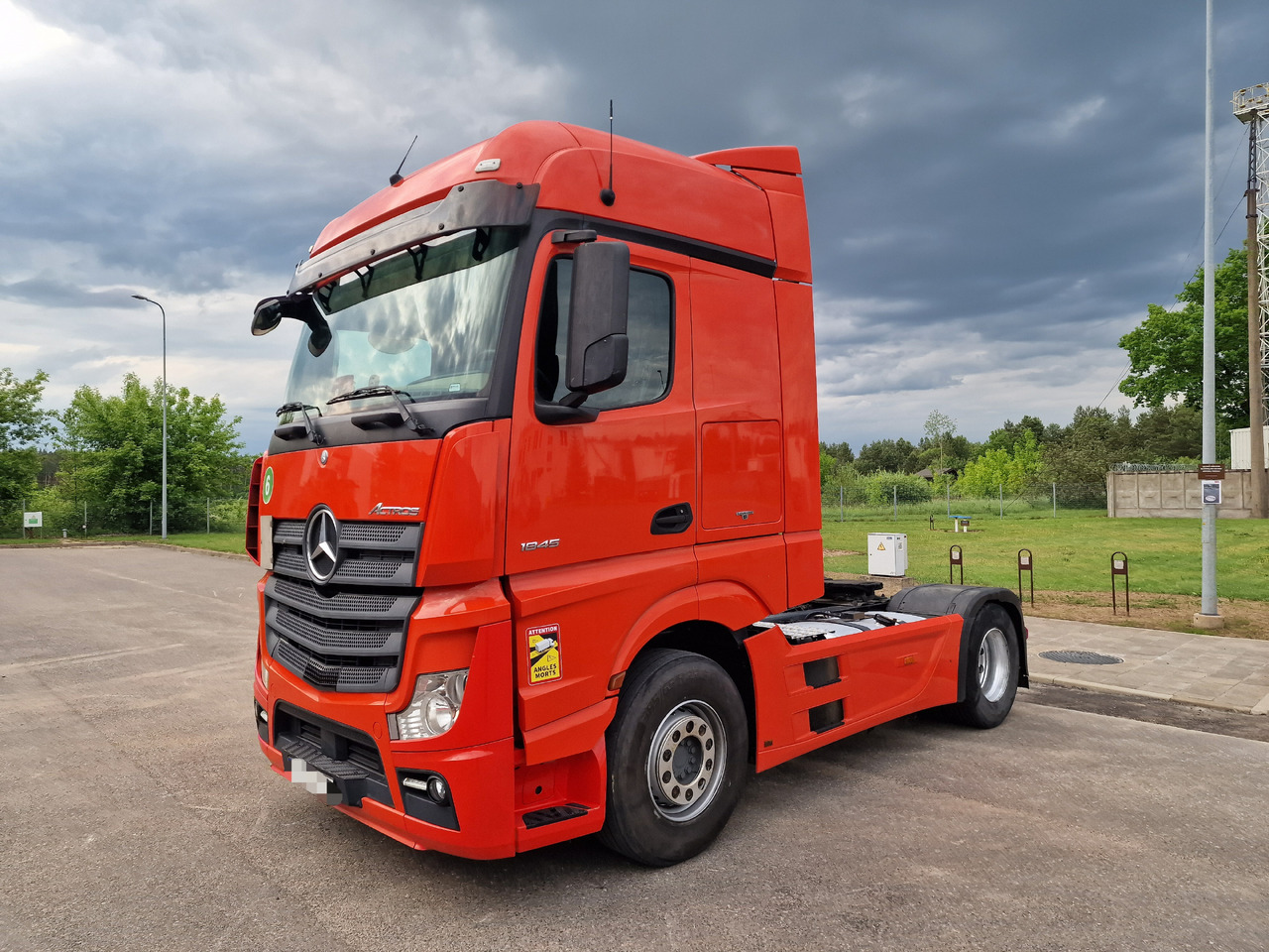 MERCEDES-BENZ Actros 1845 Retarder - Gjysmë-kamion: foto 1 MERCEDES-BENZ Actros 1845 Retarder - Gjysmë-kamion: foto 1