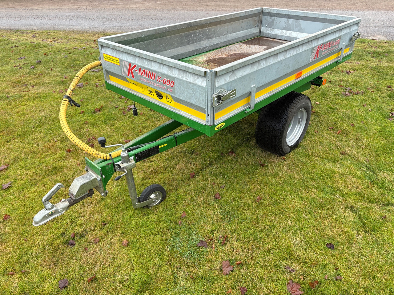 K-Vagnen M-600H - Rimorkio vetëshkarkuese: foto 1 K-Vagnen M-600H - Rimorkio vetëshkarkuese: foto 1