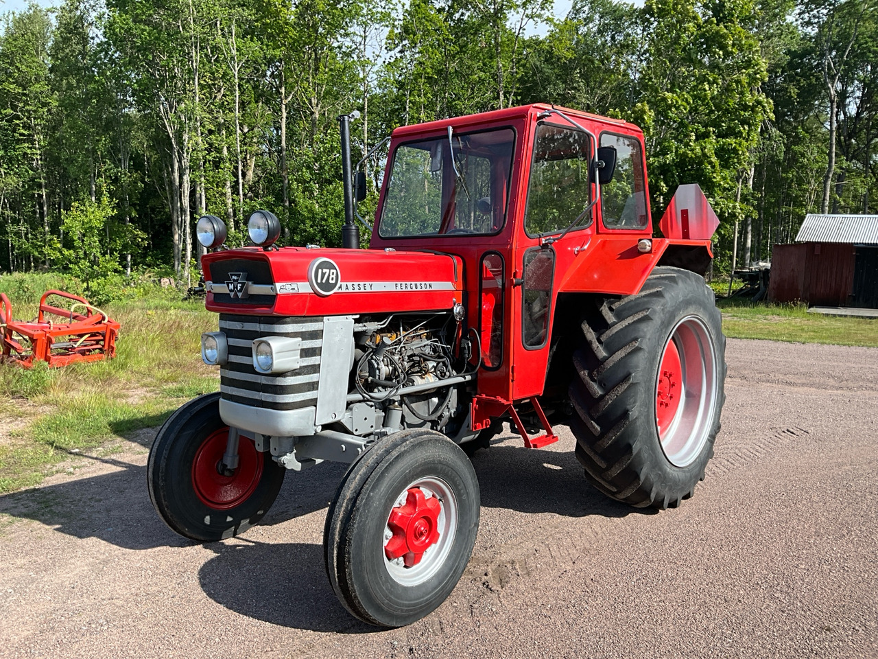 Massey Ferguson 178 - Traktor: foto 1 Massey Ferguson 178 - Traktor: foto 1