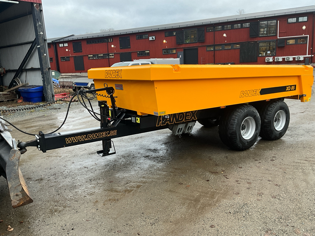 Randex XD85 - Rimorkio vetëshkarkuese: foto 1 Randex XD85 - Rimorkio vetëshkarkuese: foto 1